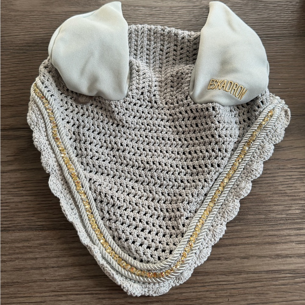 Eskadron horse bonnet